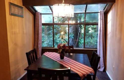 Federal Way Apartment | Lovely One bedroom condo with indoor fireplace.