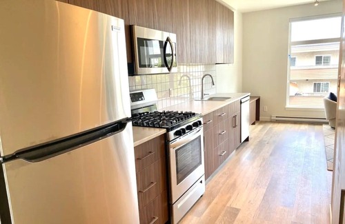 Sidney Hotel | Lovely One Bedroom Suite in Downtown Sidney