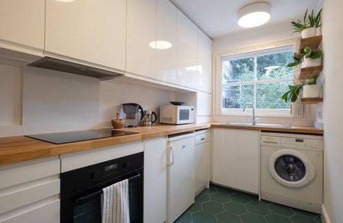 Notting Hill Apartment | lovely one bedroom with high ceilings in Notting Hill