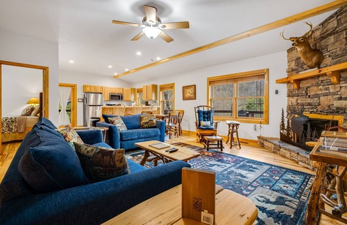 Maggie Valley Cabin | Lovely, one-story cabin in a serene mountain country club - golf, fish, and ski