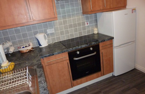 Paisley Apartment | Lovely Paisley Central Location - 2 bedroom apartment. Sleeps 4 Adults