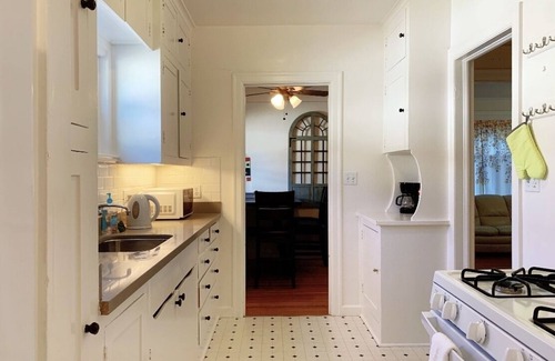 Barron Park House | Lovely Palo Alto Cottage ~ Near Stanford, tech companies