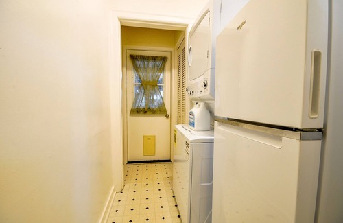 Barron Park House | Lovely Palo Alto Cottage ~ Near Stanford, tech companies
