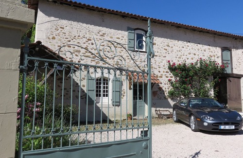 Uglas Cottage | Lovely peaceful French Farmhouse cottage close to all ameneties and mountains