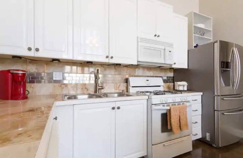 Forest Park Condo | Lovely, Pet Friendly Condo w/King Bed & Parking!