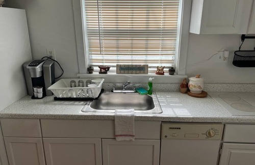 Surfside Historic District Cottage | Lovely/Private 2-Bdrm Suite Off Main St/Ocean Center/Free Parking