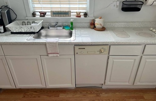 Surfside Historic District Cottage | Lovely/Private 2-Bdrm Suite Off Main St/Ocean Center/Free Parking