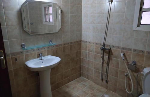 Al Wakrah House | Lovely Private Room With Sheard bathroom
