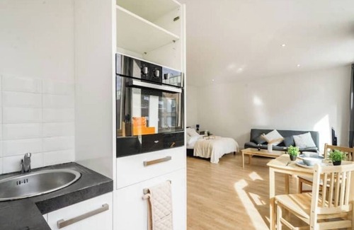 Borehamwood Apartment | Lovely private spacious studio