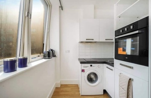 Borehamwood Apartment | Lovely private spacious studio