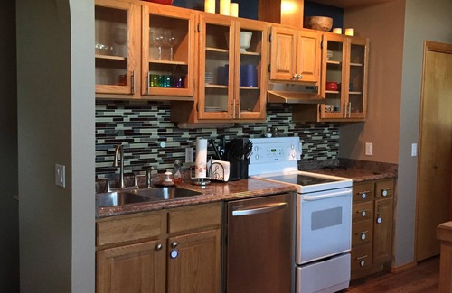Sequim Cabin | Lovely Private Sunny Cabin Home With Woods, Meadow and Wildlife. Pet friendly.