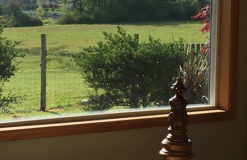 Sequim Cabin | Lovely Private Sunny Cabin Home With Woods, Meadow and Wildlife. Pet friendly.