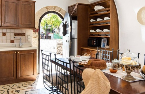 Sternes Villa | Lovely property in village near the best beaches.