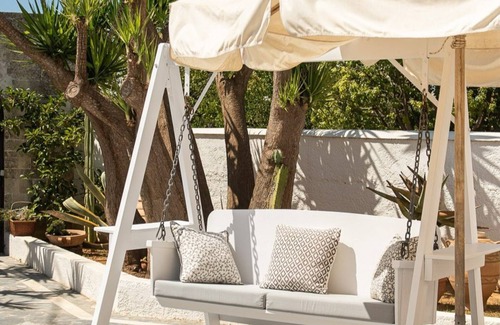 Sternes Villa | Lovely property in village near the best beaches.