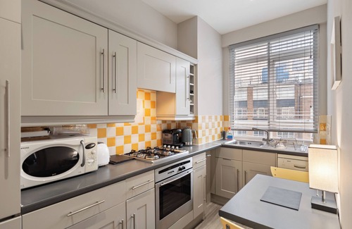 St. Johns Wood Apartment | Lovely Redecorated 1BD in Westminster