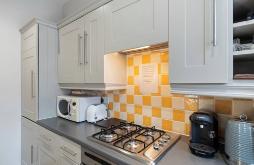 St. Johns Wood Apartment | Lovely Redecorated 1BD in Westminster