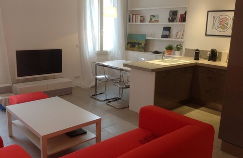 Cassis Apartment | Lovely refurbished t3 of 66m2, full center with a 22m2 south terrace