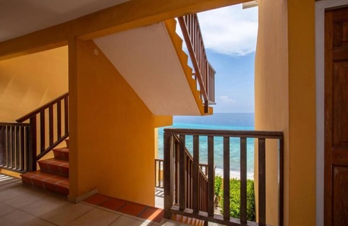 Jan Thiel Condo | Lovely, relaxing condo located on beautiful peninsula. Only meters from beach!