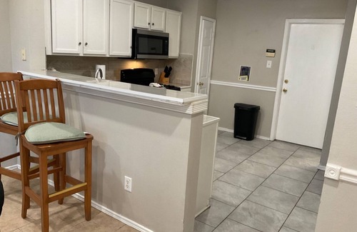 Houston House | Lovely Renovated 4 Bedroom home with easy highway access and optional Gym Access