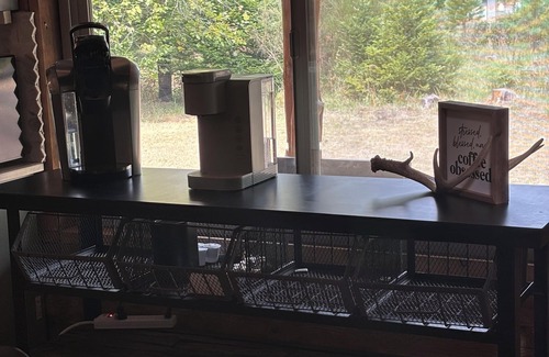 Crawfordsville House | Lovely Renovated and Secluded Log Cabin