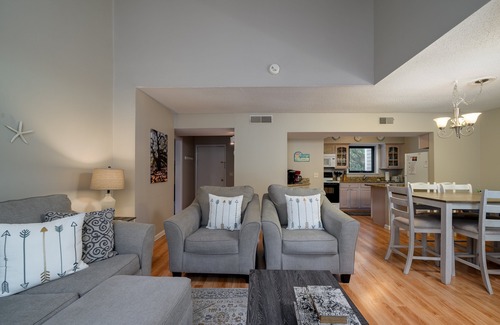 Seabrook Island House | Lovely Renovated Two Bedroom Villa! Open Kitchen! Short Ride to Beaches!