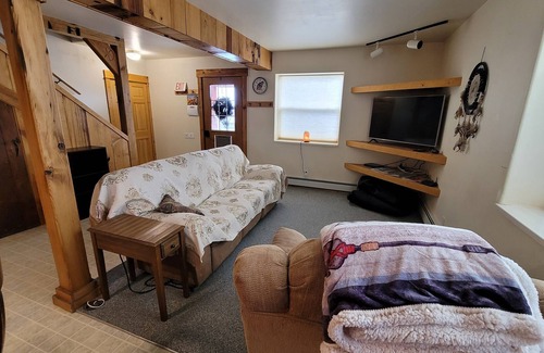 Crawford Condo | Lovely Retreat Center Condo with 2 beds. Animal Friendly