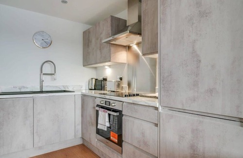 Leeds Apartment | Lovely Riverside 2 Bed Apartment