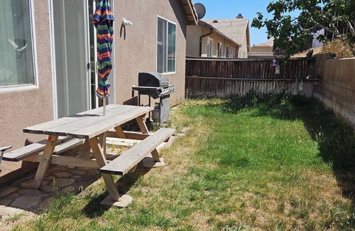 Hesperia House | Lovely Room in Hesperia Close to Highway 1