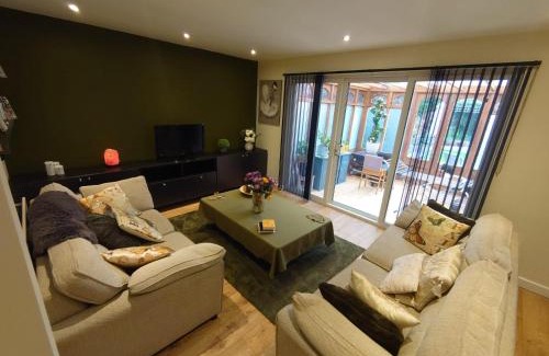 Rayleigh House | Lovely room with ensuite in a quiet house