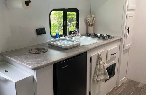 Bethpage House | Lovely RV with AC in charming Bethpage