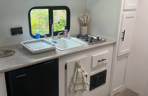 Bethpage House | Lovely RV with AC in charming Bethpage