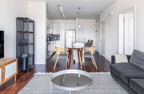 Renaissance Apartment | Lovely San Jose 1BR w/ W/D, Pool, Gym, BBQ, near freeways, by Blueground