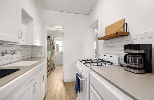 Northeast Apartment | Lovely Santa Monica Chic 1BR Private W/D & Free Street Parking