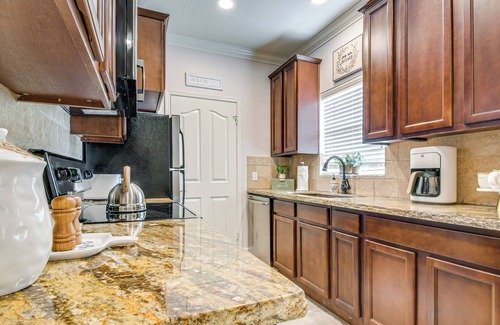 North Scottsdale Condo | Lovely Scottsdale Retreat: Pool & Hot Tub Access!