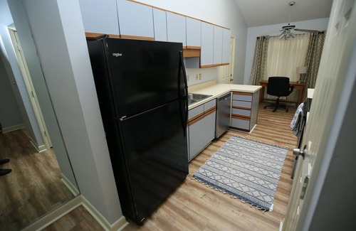 Greenwood Condo | Lovely, secluded 2-bedroom 2 bathroom Condo in Greenwood with WiFi and AC