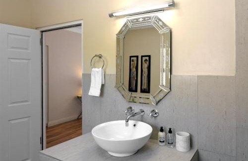 Franschhoek House | Lovely self-catering home, in quiet area, 10 minutes walk to restaurants no01