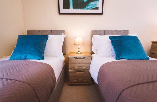 Leatherhead Apartment | Lovely Serviced Apartment in Royal Swan Quarter Leatherhead