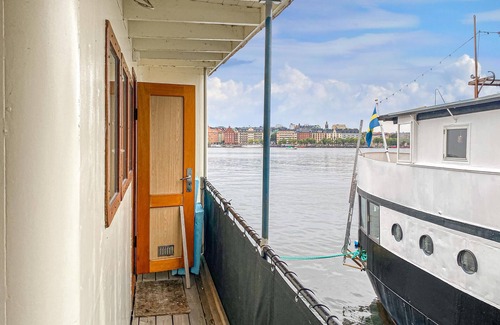 Sodermalm Boat Rental | Lovely ship in Stockholm with house sea view
