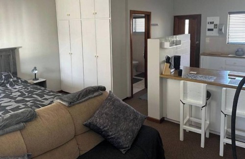 Gonubie Apartment | Lovely single unit with secure parking 2