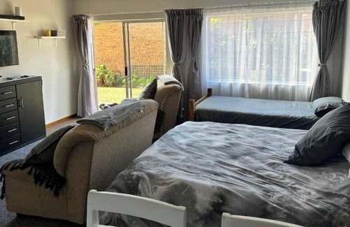 Gonubie Apartment | Lovely single unit with secure parking