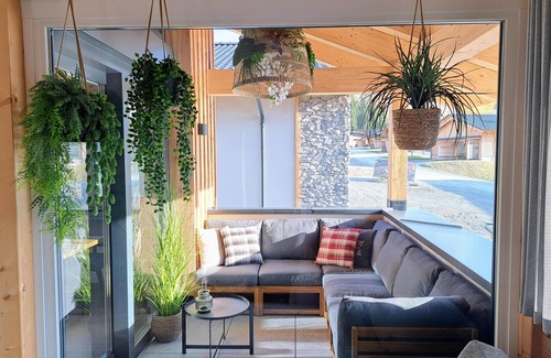 Sankt Lambrecht House | Lovely ski in-ski out lodge with a carport