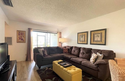 Ventura Condo | Lovely Southpointe Condo Ventura Country Club