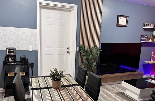 Whitman House | lovely space 10 minutes to local store, library and community park.