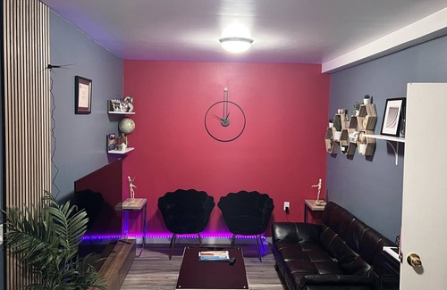 Whitman House | lovely space 10 minutes to local store, library and community park.