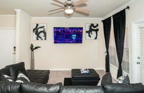 Port Tampa City Apartment | Lovely Spacious 2 BD w/ Pool and WiFi. Near Beaches, Downtown Tampa, And Shopping Mall!