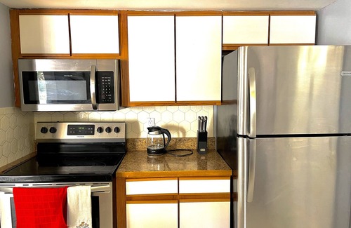 Shrewsbury Apartment | Lovely & Spacious 2 Br, W/King/Queen beds 2 Bath.