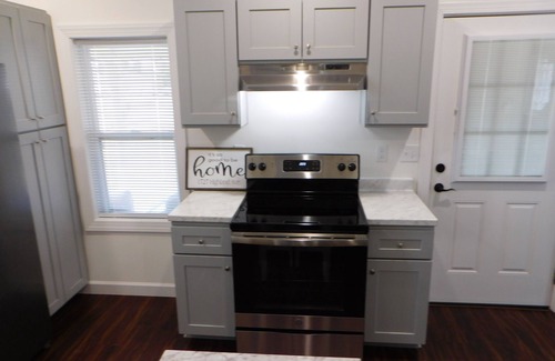 Springfield House | Lovely spacious 3-br home w/firepit close to lakes 3 major cities parks-w/trails