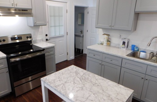 Springfield House | Lovely spacious 3-br home w/firepit close to lakes 3 major cities parks-w/trails