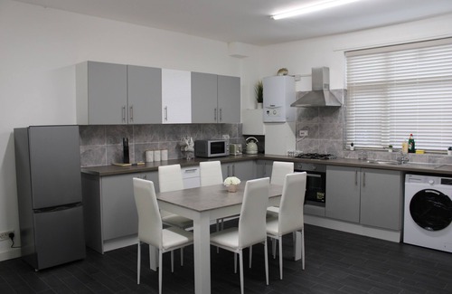 Manchester House | Lovely, Spacious 3 Bed House close to City Centre
