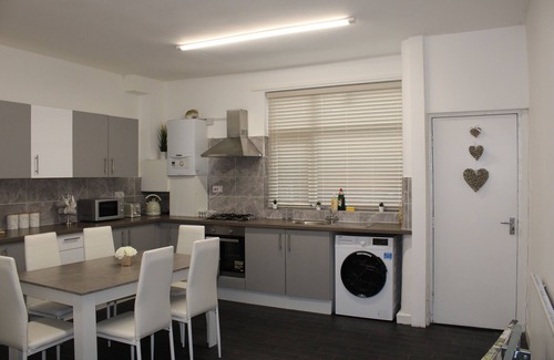 Manchester House | Lovely, Spacious 3 Bed House close to City Centre